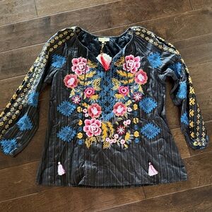 Ruby YaYa Embroidered Floral Black Blouse size small